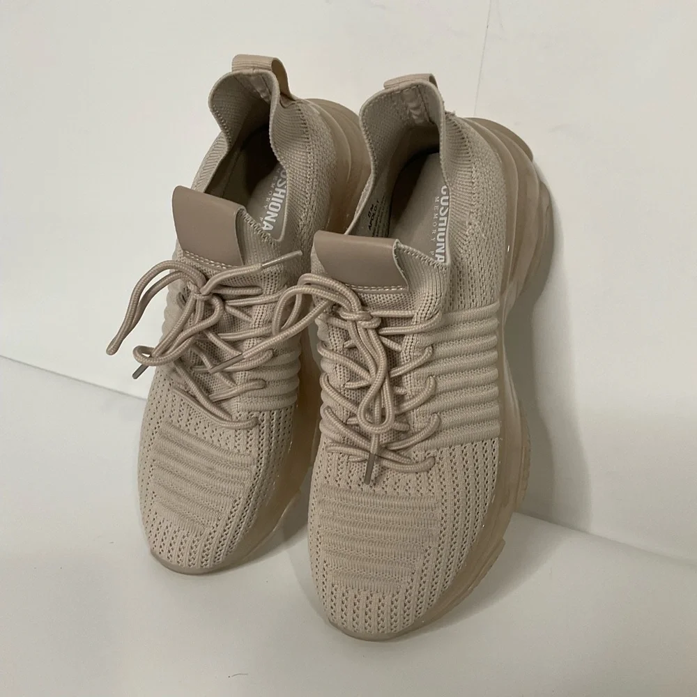 Cushionaire Apolo-T Memory Foam Tan Laces Tennis Shoes; Like New Size 8M. - Picture 11 of 14